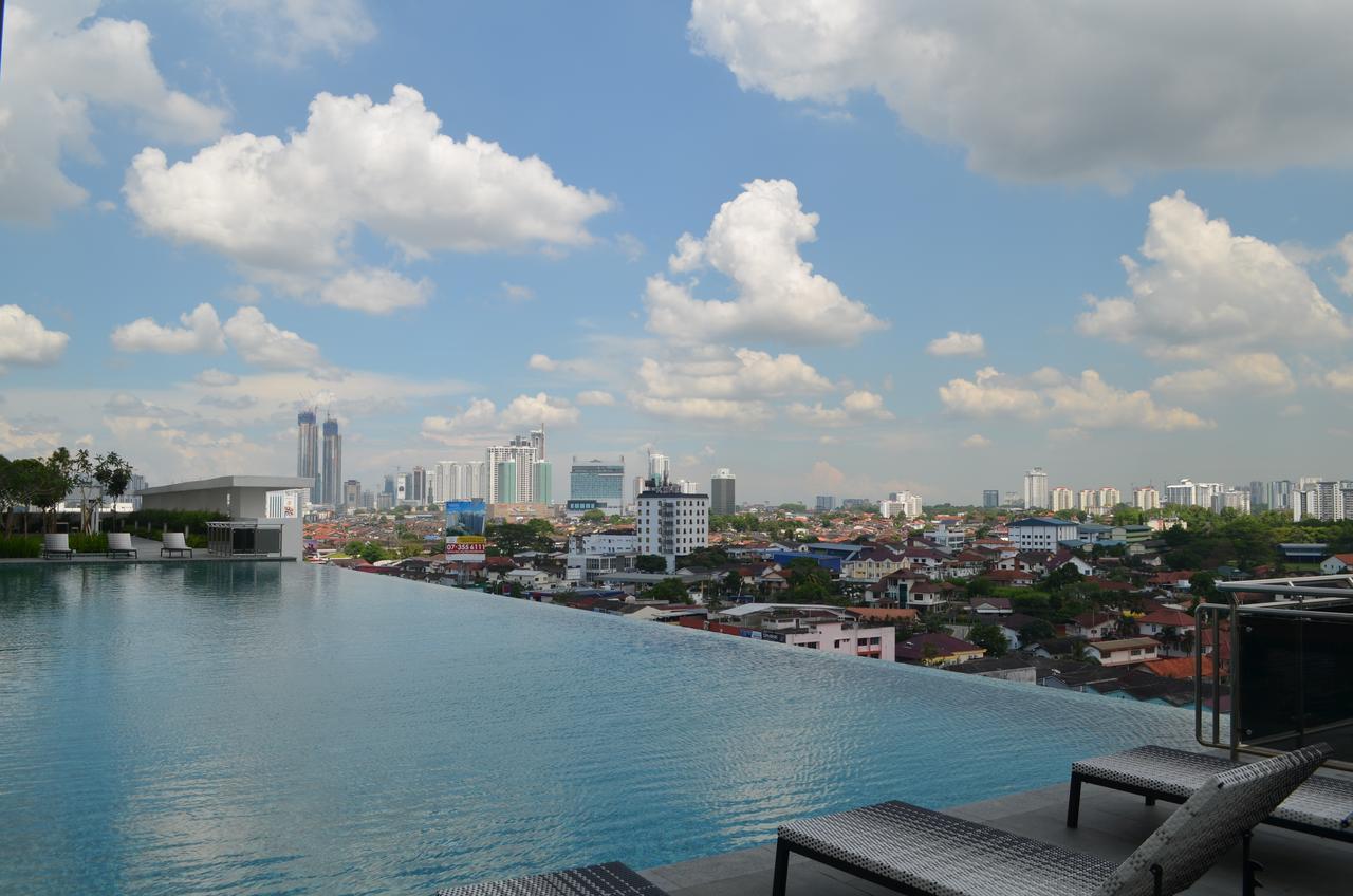 1 Tebrau Suites By Subhome Johor Bahru Exterior photo