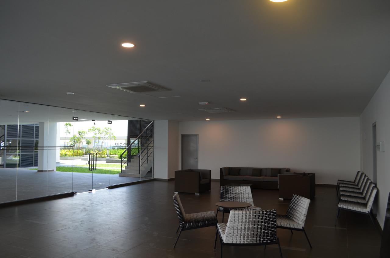 1 Tebrau Suites By Subhome Johor Bahru Exterior photo