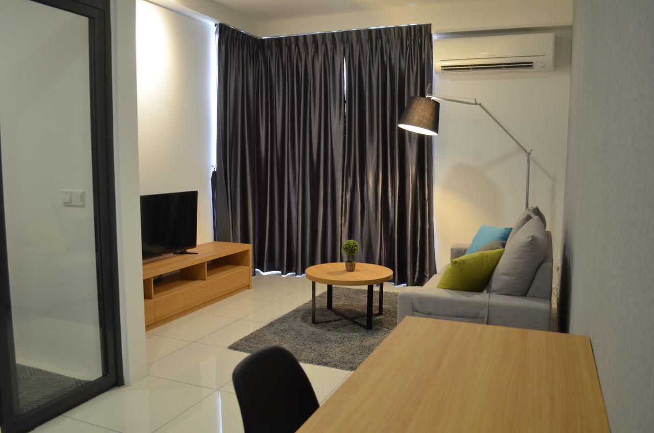 1 Tebrau Suites By Subhome Johor Bahru Exterior photo