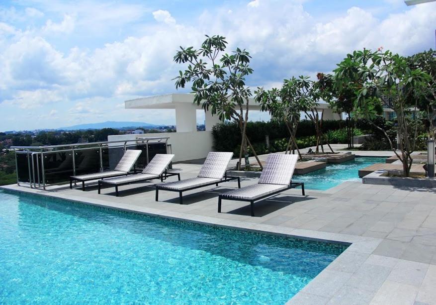 1 Tebrau Suites By Subhome Johor Bahru Exterior photo