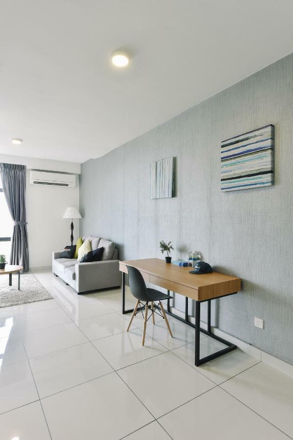 1 Tebrau Suites By Subhome Johor Bahru Exterior photo