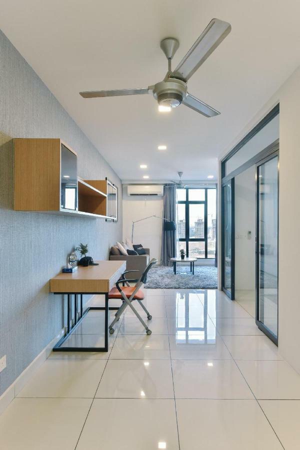 1 Tebrau Suites By Subhome Johor Bahru Exterior photo
